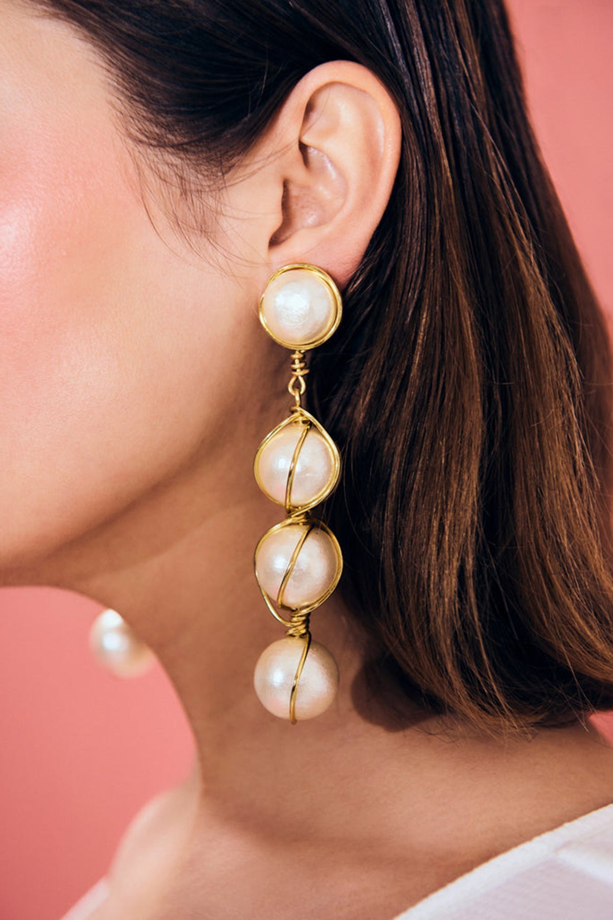 Giga Earring in Pearl - shop-olivia.com
