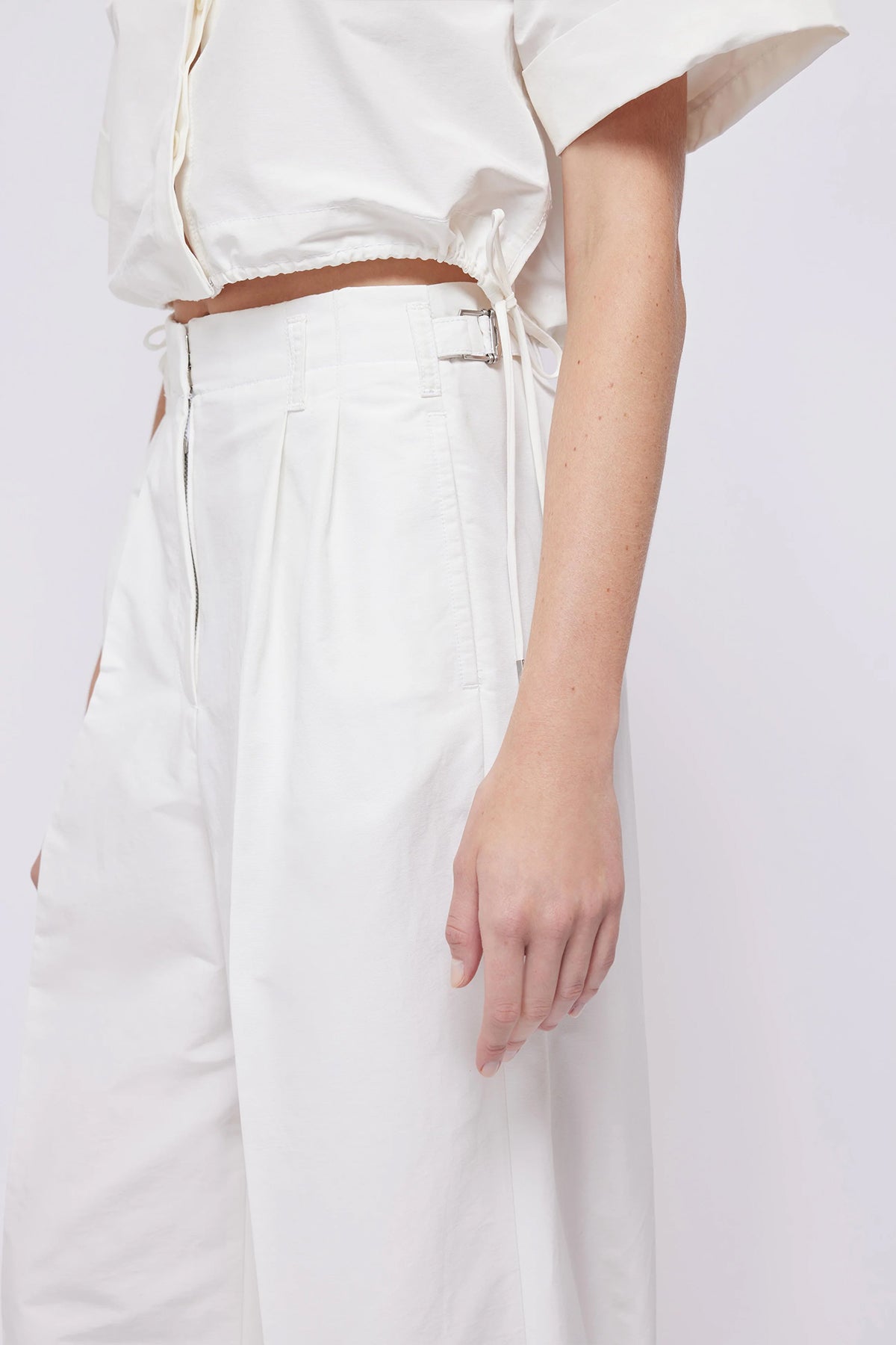 Leroy Pleated Wide Leg Pant in White - shop-olivia.com
