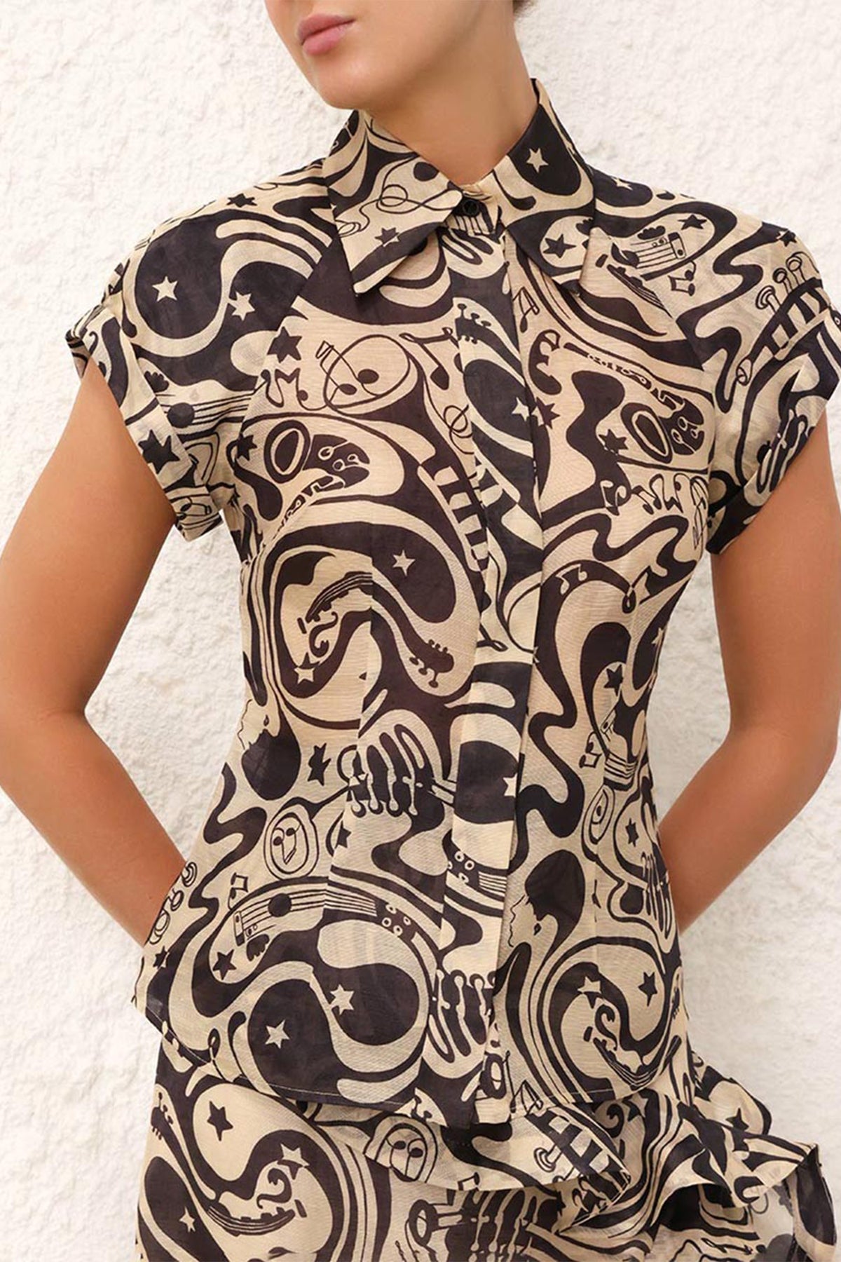 Matchmaker Fitted Blouse in Black Tea Abstract Musical - shop-olivia.com
