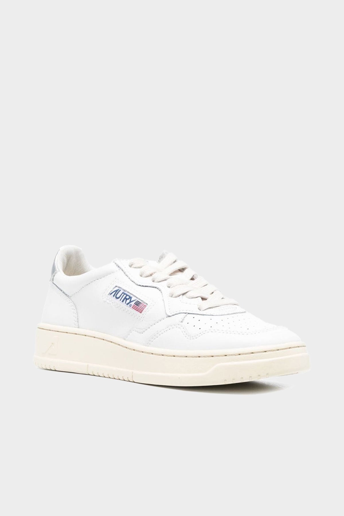 Medalist Low Leather Sneaker in White Silver - shop-olivia.com