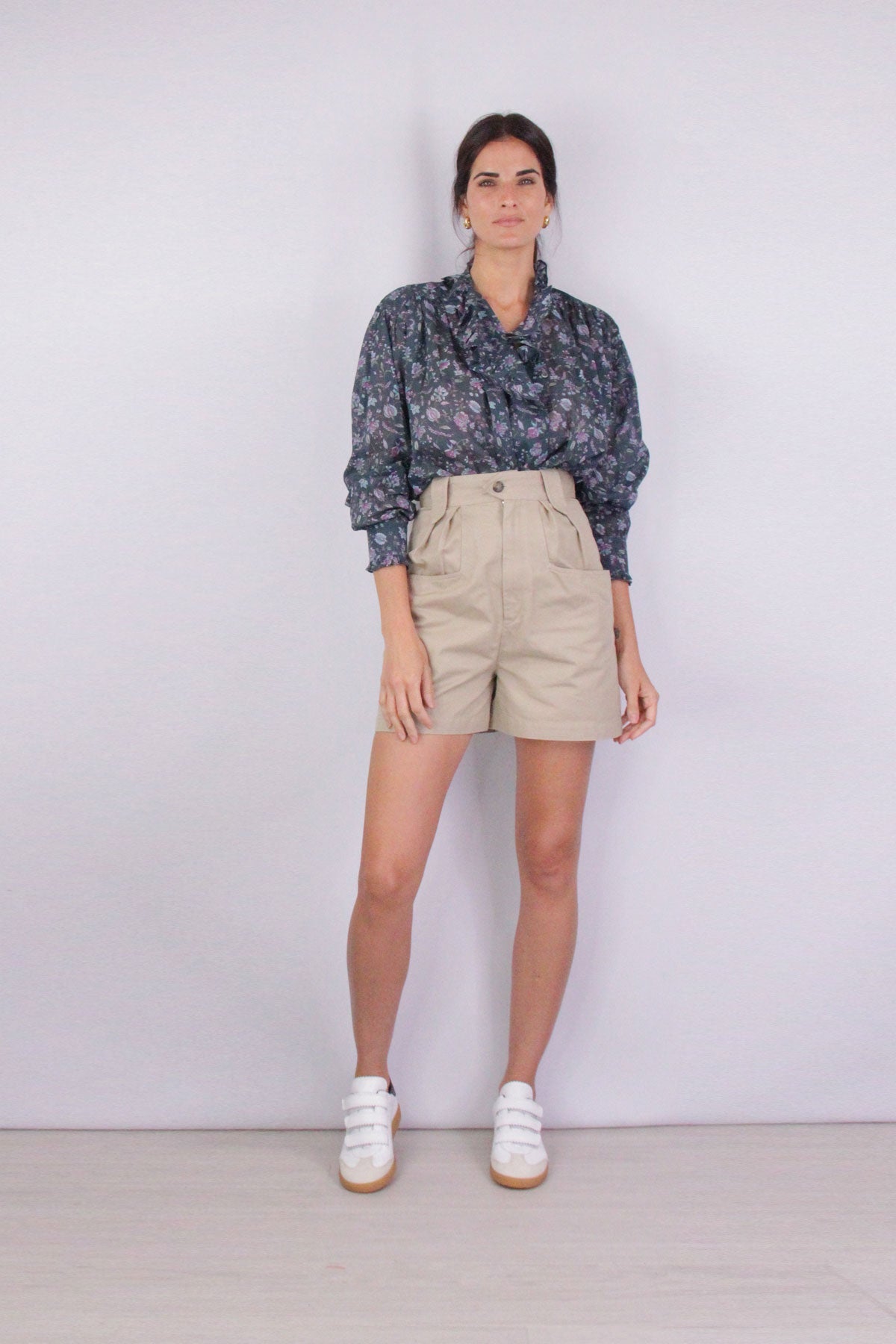 Palinoa Shorts in Beige - shop-olivia.com