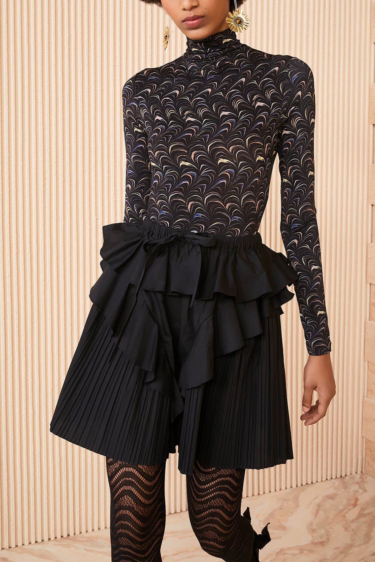 Sigrid Mini Skirt in Noir - shop-olivia.com
