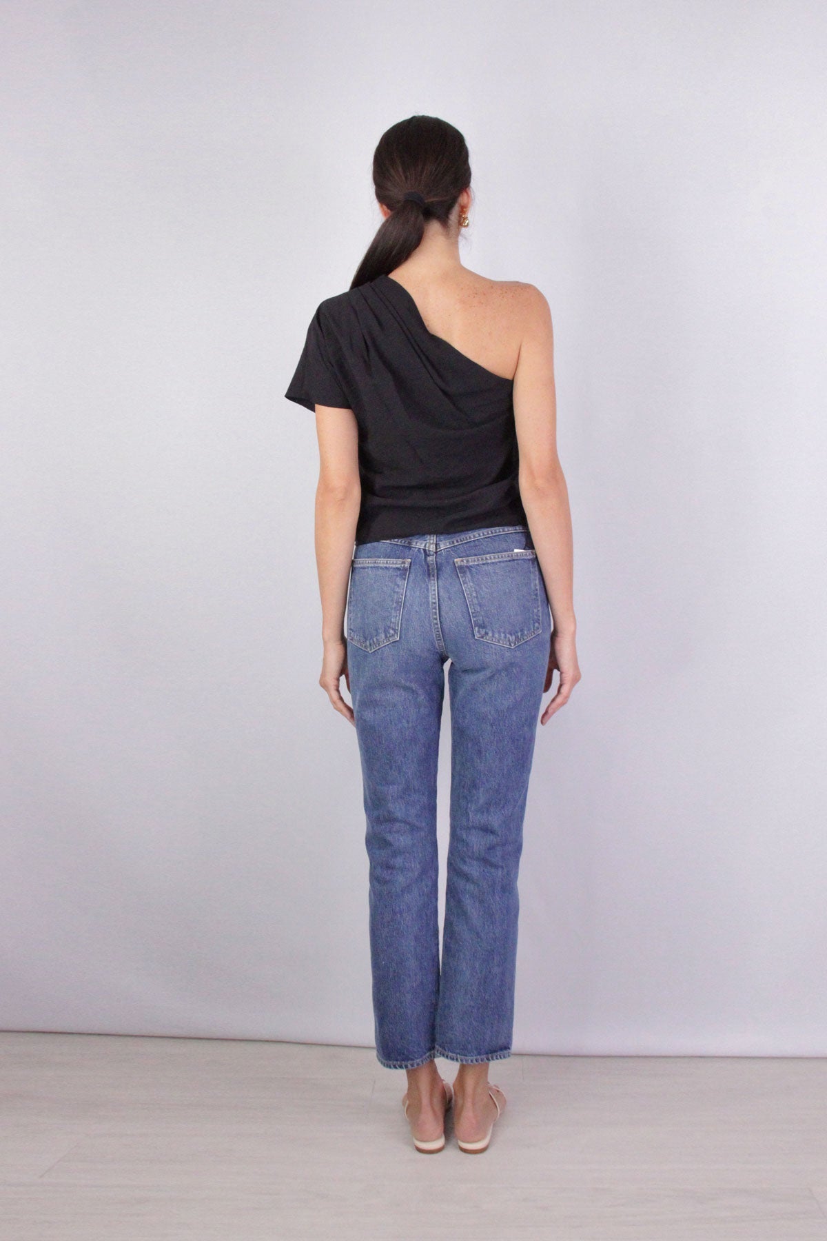Single Shoulder Cascade Drape Top in Black - shop-olivia.com
