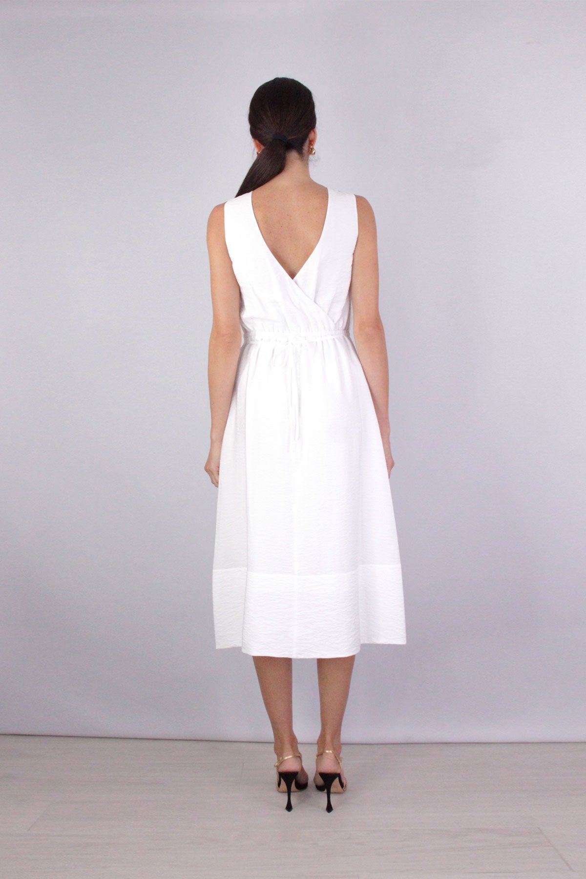 Sleeveless Cross Back Dress in Optic White - shop-olivia.com