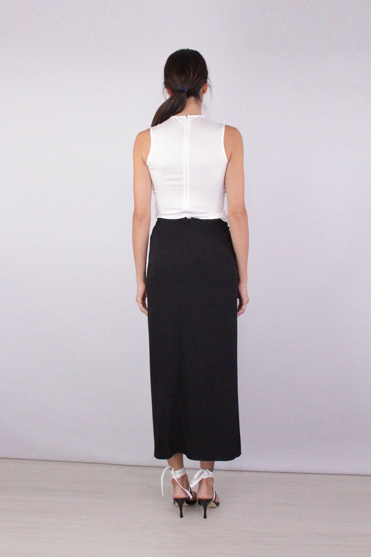 Spiral Ruched Shell Top in White - shop-olivia.com
